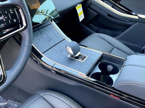 New 2026 Land Rover Range Rover Evoque Hoxton AWD/4WD image 13