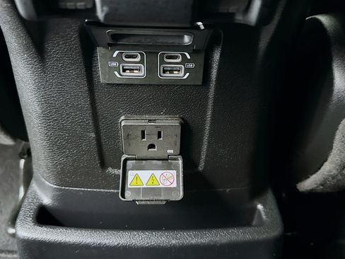 Used 2021 Jeep Wrangler Unlimited Sahara AWD/4WD image 17