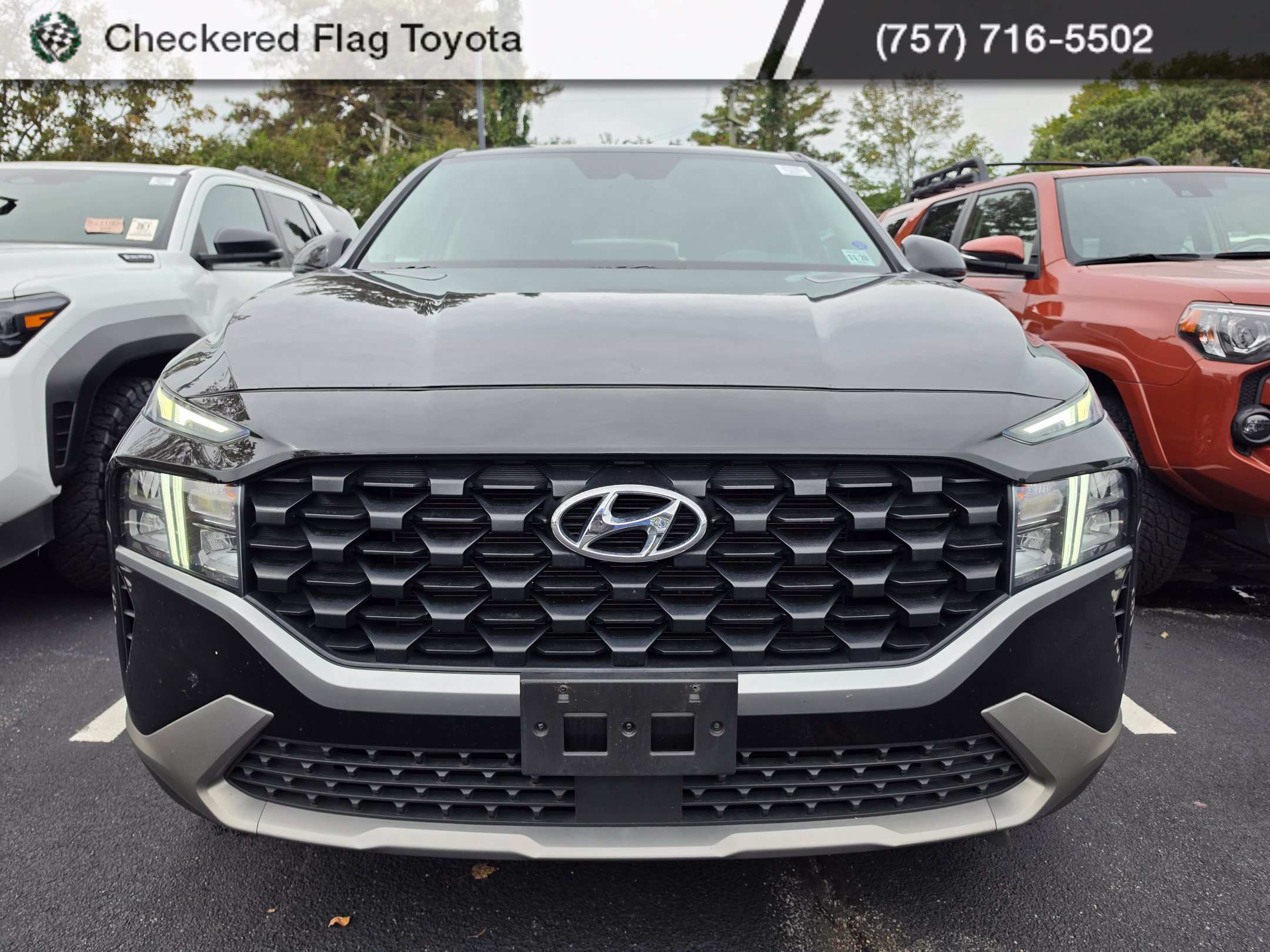 Used 2023 Hyundai Santa Fe SE AWD/4WD image 2