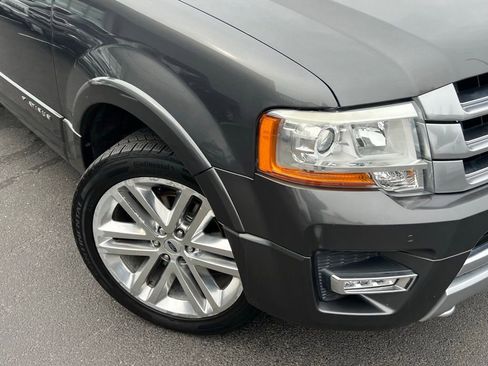 Used 2015 Ford Expedition Platinum image 2
