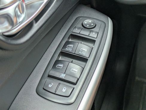 Certified 2018 Jeep Cherokee Latitude Plus FWD image 19