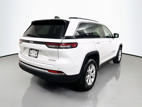 Used 2023 Jeep Grand Cherokee Limited image 4