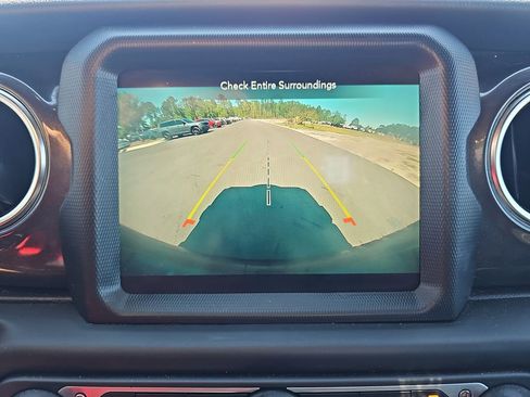 Used 2022 Jeep Wrangler Unlimited Sahara AWD/4WD image 27