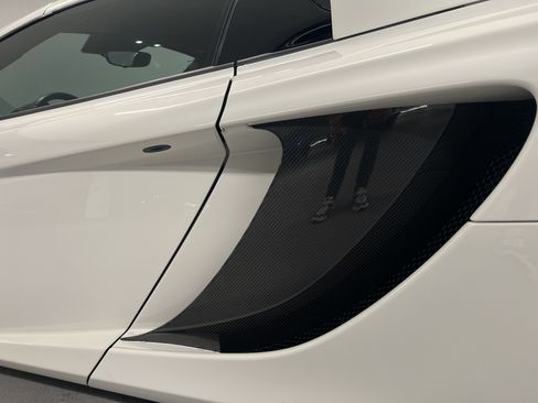 Used 2014 McLaren MP4-12C Spider RWD image 33