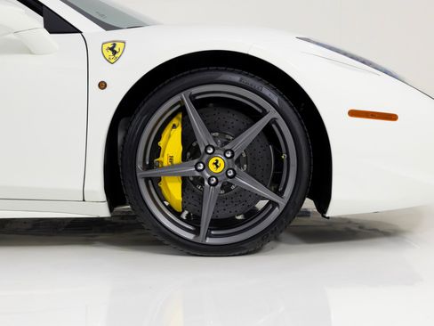 Used 2015 Ferrari 458 Spider image 15