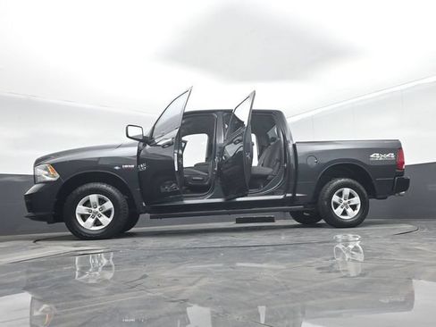 Used 2018 RAM 1500 Express AWD/4WD image 71