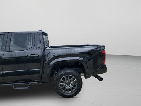 Certified 2025 Toyota Tacoma SR5 image 31