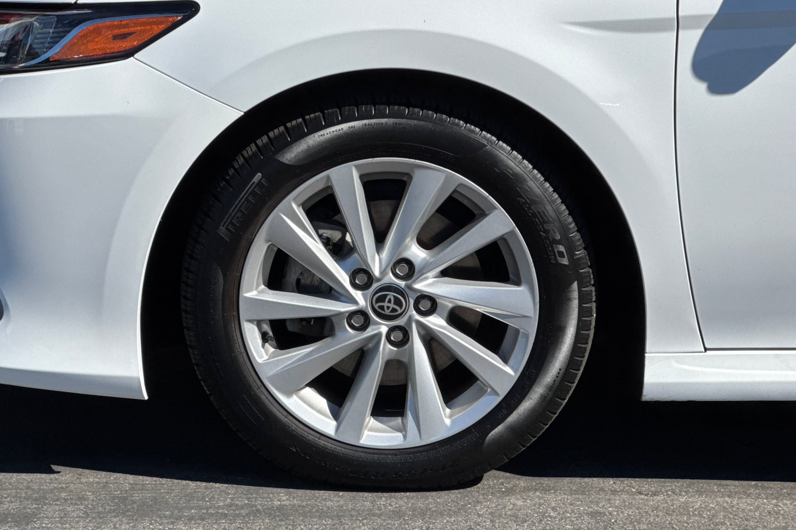 Used 2022 Toyota Camry LE w/ Carpet Mat Package (TMS) FWD image 32