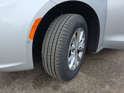 New 2026 Chrysler Pacifica Select image 35