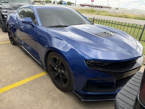 Used 2019 Chevrolet Camaro SS RWD image 4
