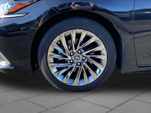 Used 2024 Lexus ES 350 Ultra Luxury w/ Accessory Package (Z2) FWD image 11