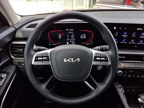 Used 2025 Kia Telluride S image 15