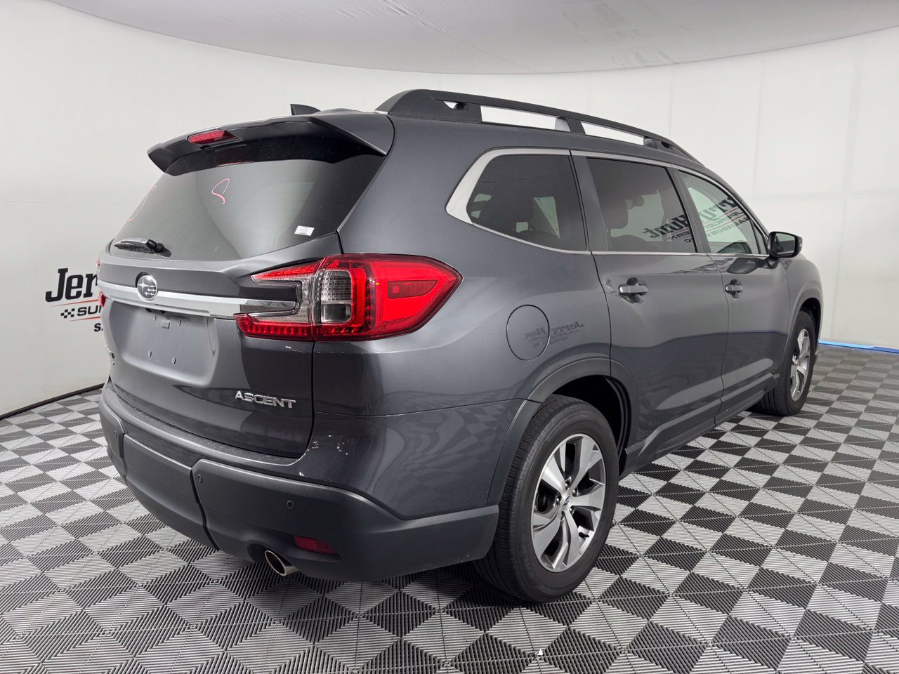 Used 2023 Subaru Ascent Premium w/ Convenience Package AWD/4WD image 6