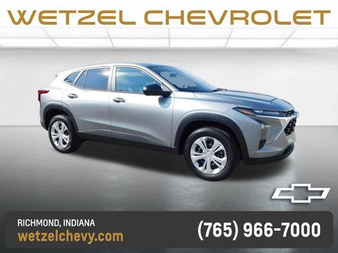 Used 2026 Chevrolet Trax LS w/ Driver Confidence Package FWD image 1