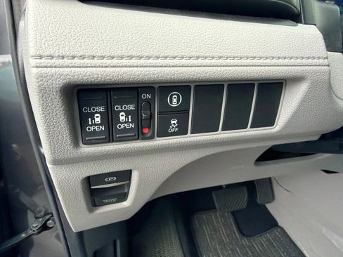 Used 2024 Honda Odyssey EX image 19