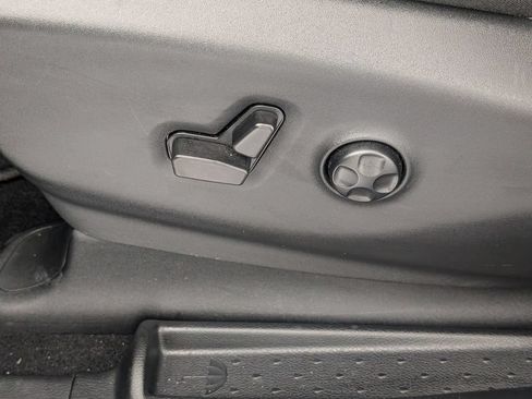 Used 2025 Chrysler Pacifica Select FWD image 13