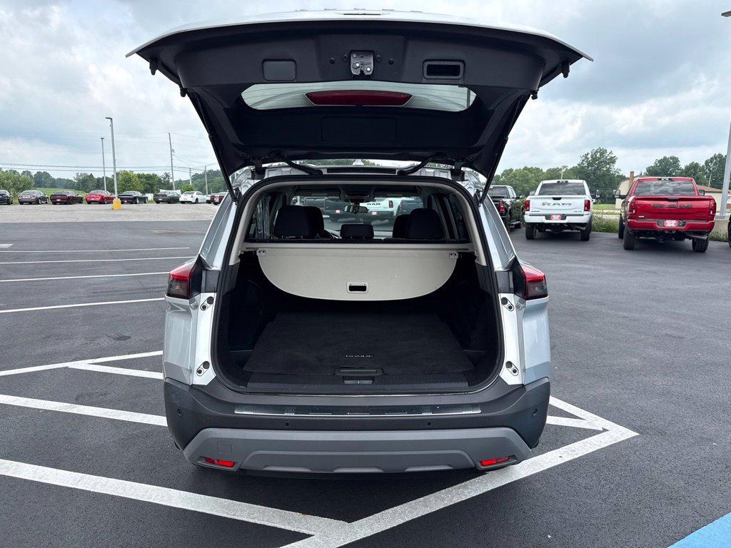 Used 2023 Nissan Rogue SV AWD/4WD image 8