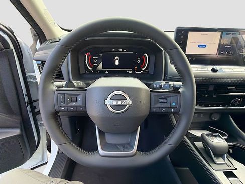 New 2026 Nissan Rogue Platinum image 11