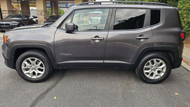 Used 2017 Jeep Renegade Latitude w/ Cold Weather Group AWD/4WD image 8