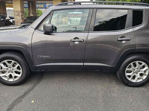 Used 2017 Jeep Renegade Latitude w/ Cold Weather Group AWD/4WD image 8