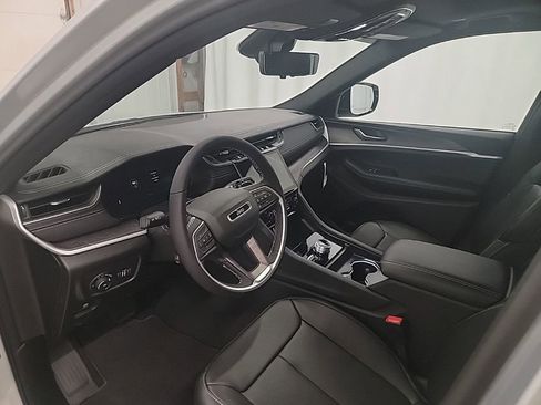 New 2025 Jeep Grand Cherokee L Limited w/ Luxury Tech Group II AWD/4WD image 14