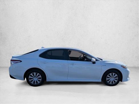 Used 2020 Toyota Camry LE image 4