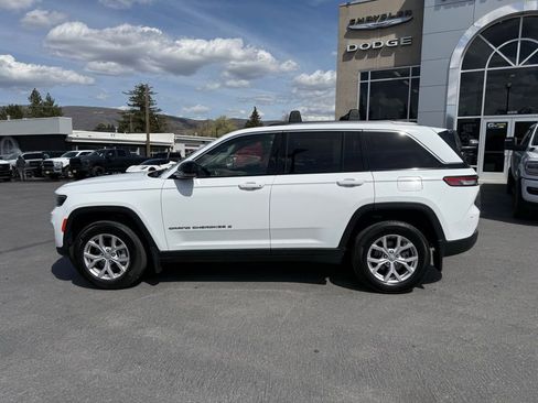 Used 2022 Jeep Grand Cherokee Limited w/ MOPAR Finishing Package AWD/4WD image 3