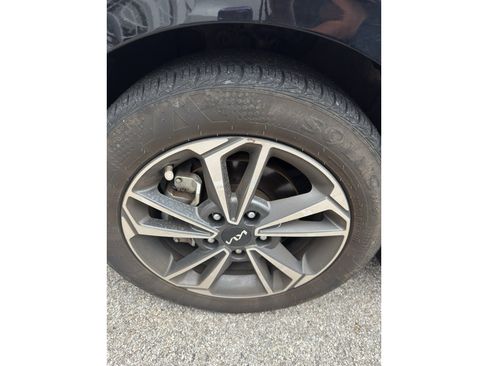 Used 2023 Kia Forte LXS FWD image 5