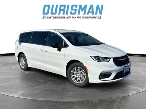 New 2026 Chrysler Pacifica Select image 1