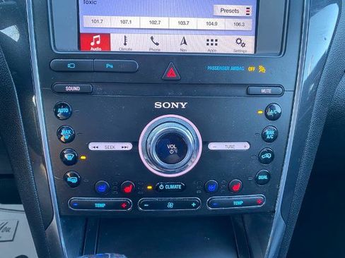 Certified 2019 Ford Explorer Limited w/ Class III Trailer Tow Package image 22