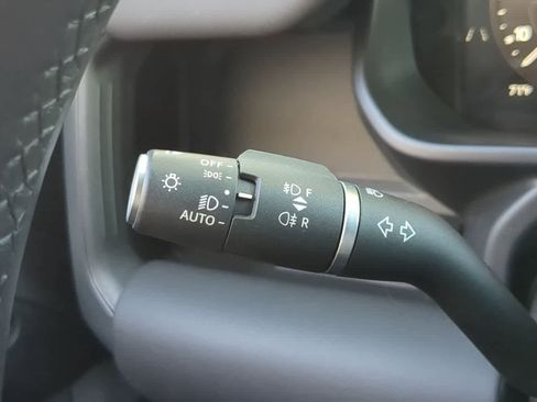 Used 2024 Land Rover Defender 130 X-Dynamic SE image 26