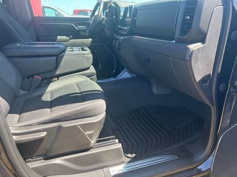 Used 2023 Chevrolet Silverado 1500 LT image 3