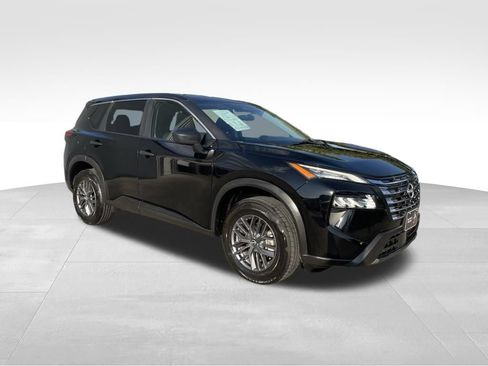 Used 2024 Nissan Rogue S FWD image 3
