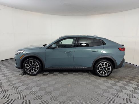 Used 2025 BMW X2 xDrive28i AWD/4WD image 2