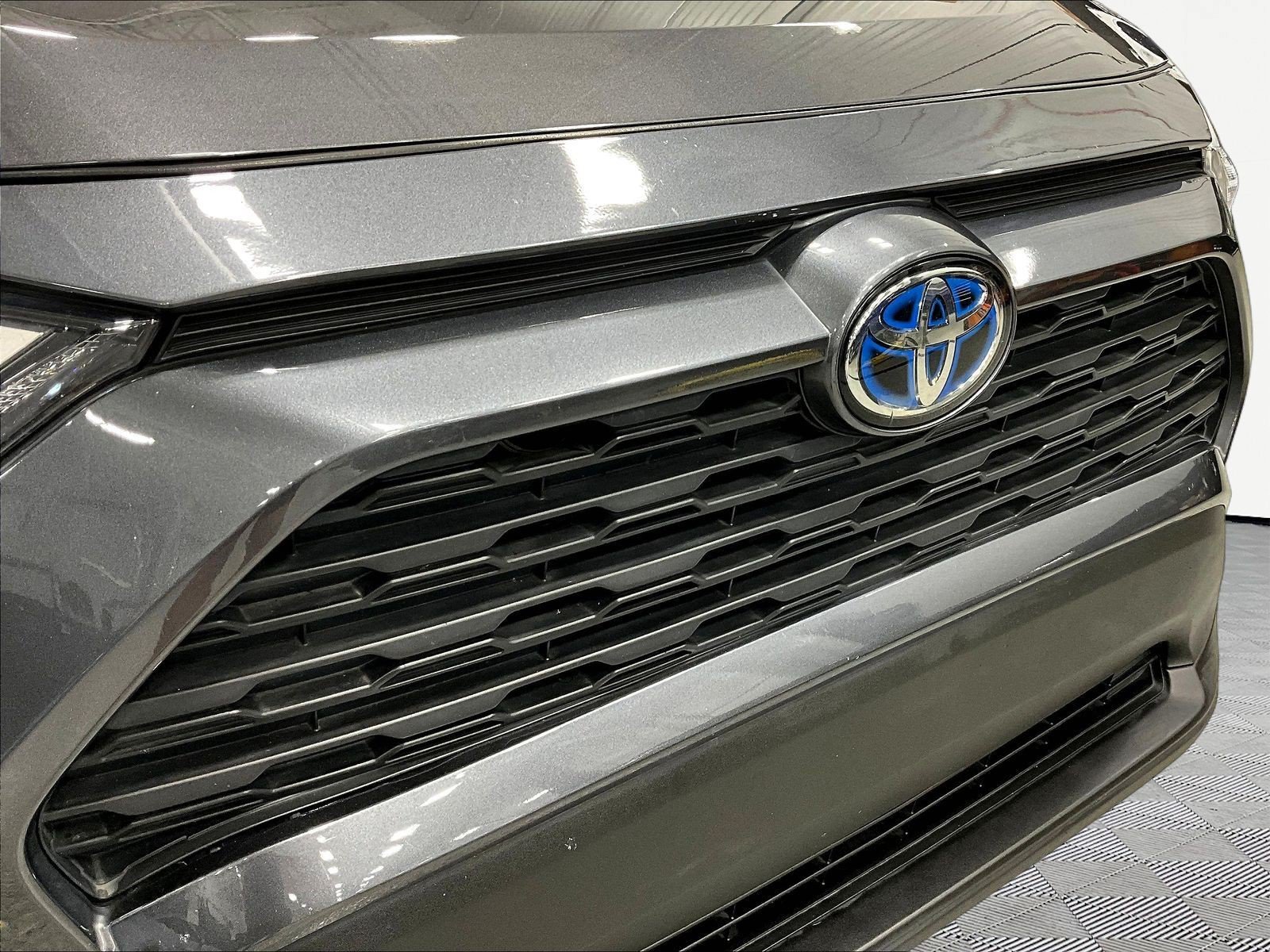 Used 2022 Toyota RAV4 XLE AWD/4WD image 33