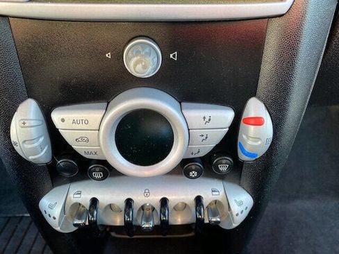 Used 2010 MINI Cooper Hardtop image 12