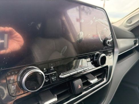 Used 2024 Toyota Highlander Platinum image 20