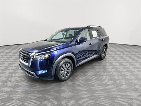 Certified 2022 Nissan Pathfinder SV image 4