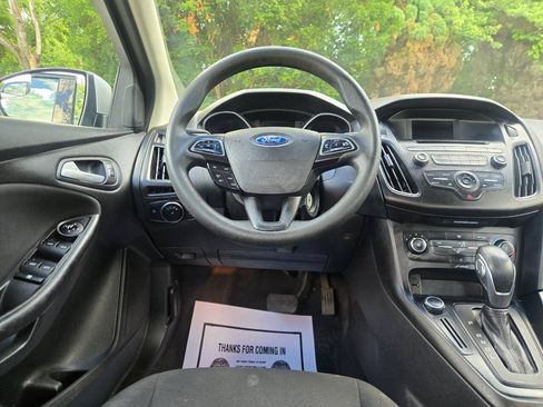 Used 2017 Ford Focus SE FWD image 35