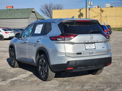 Used 2024 Nissan Rogue SV image 7