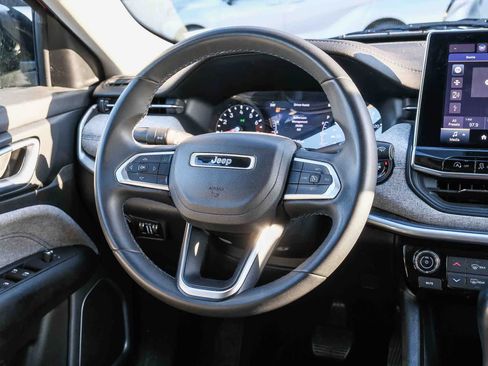 Used 2022 Jeep Compass Latitude FWD image 16