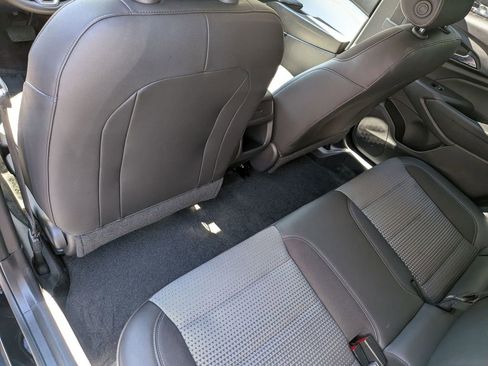 Used 2025 Chevrolet Trax LT w/ LT Convenience Package FWD image 22