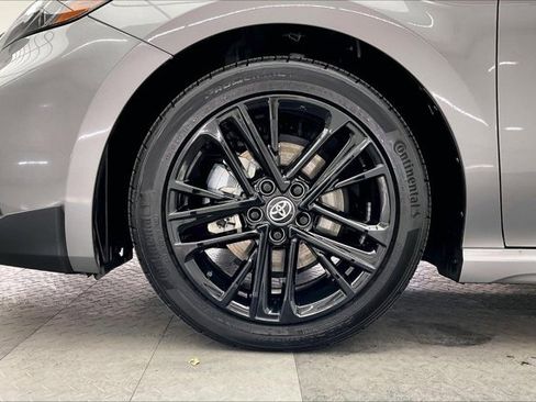 Used 2025 Toyota Camry SE image 8