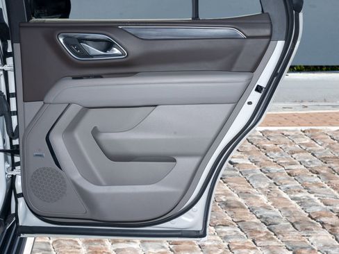 Used 2023 GMC Yukon SLT image 16