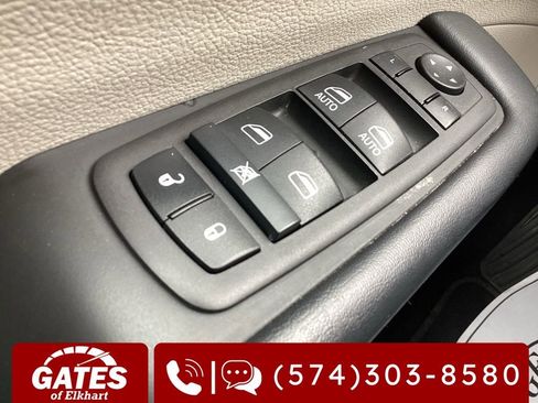 Used 2023 Chrysler Pacifica Touring-L FWD image 26