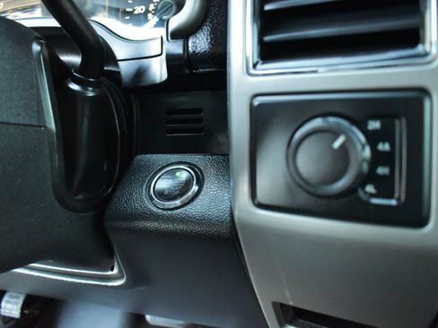 Used 2017 Ford F150 Lariat image 41