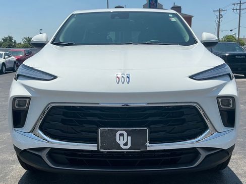 Used 2025 Buick Encore GX Preferred w/ Comfort Package FWD image 2