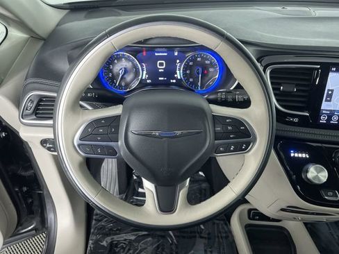 Used 2020 Chrysler Pacifica Limited w/ Advanced Safetytec Group image 28