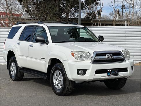 Used 2007 Toyota 4Runner SR5 AWD/4WD image 8