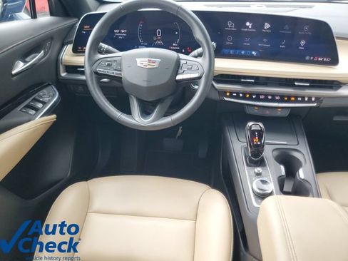 Certified 2024 Cadillac XT4 Luxury FWD image 17